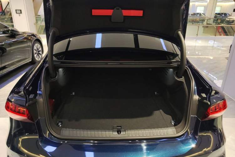 Used Audi A7L 2024 45TFSI S-line Dream-Building Edition Flow Crystal Package Trunk