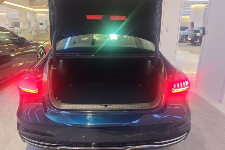Used Audi A7L 2024 45TFSI S-line Dream-Building Edition Flow Crystal Package Trunk