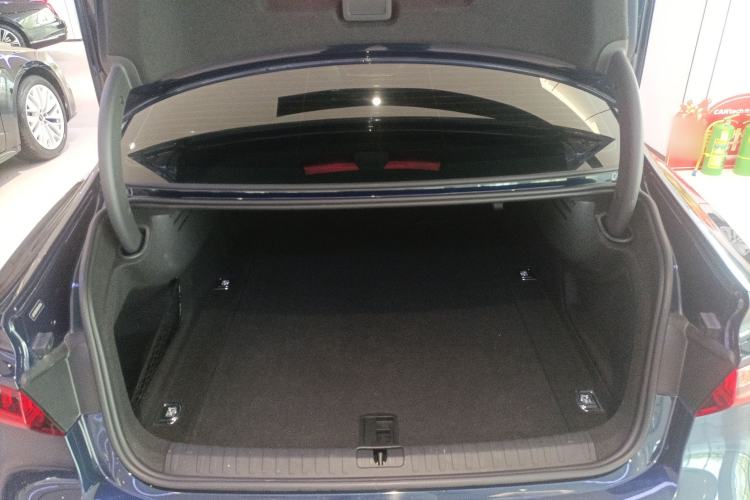 Used Audi A7L 2024 45TFSI S-line Dream-Building Edition Flow Crystal Package Trunk