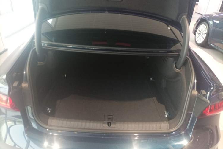 Used Audi A7L 2024 45TFSI S-line Dream-Building Edition Flow Crystal Package Trunk