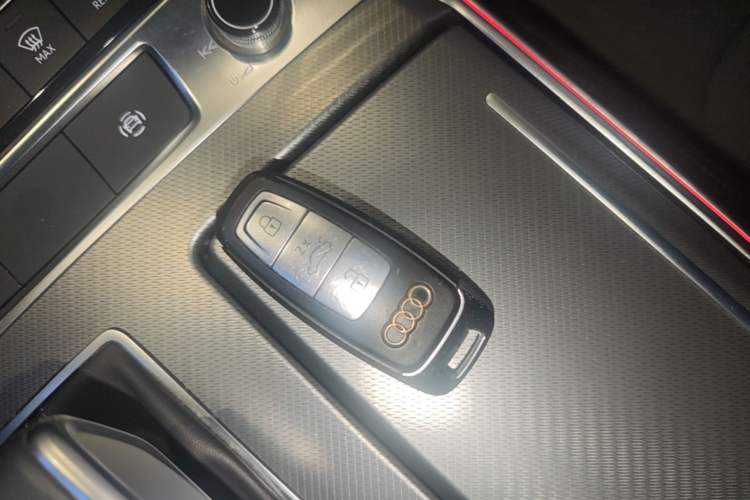 Used Audi A7L 2024 45TFSI S-line Dream-Building Edition Flow Crystal Package Vehicle Key