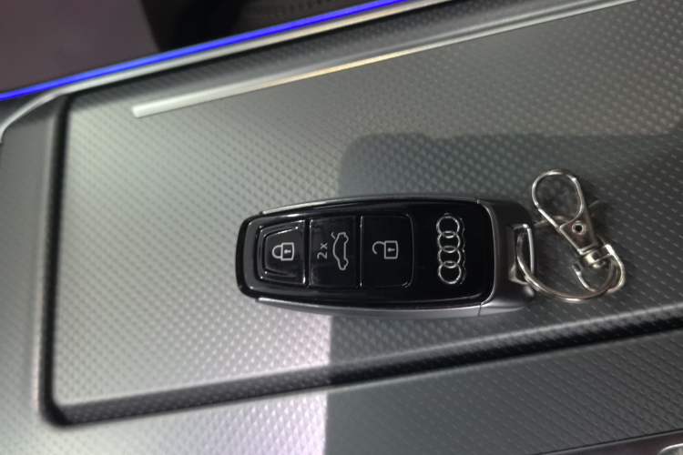 Used Audi A7L 2024 45TFSI quattro S-line Visionary Edition Flow Crystal Package Vehicle Key