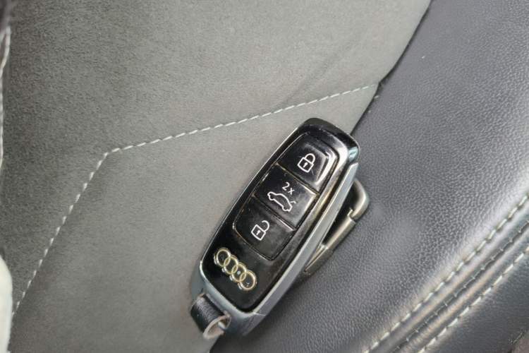 Used Audi A7L 2024 45TFSI S-line Dream-Building Edition Flow Crystal Package Vehicle Key