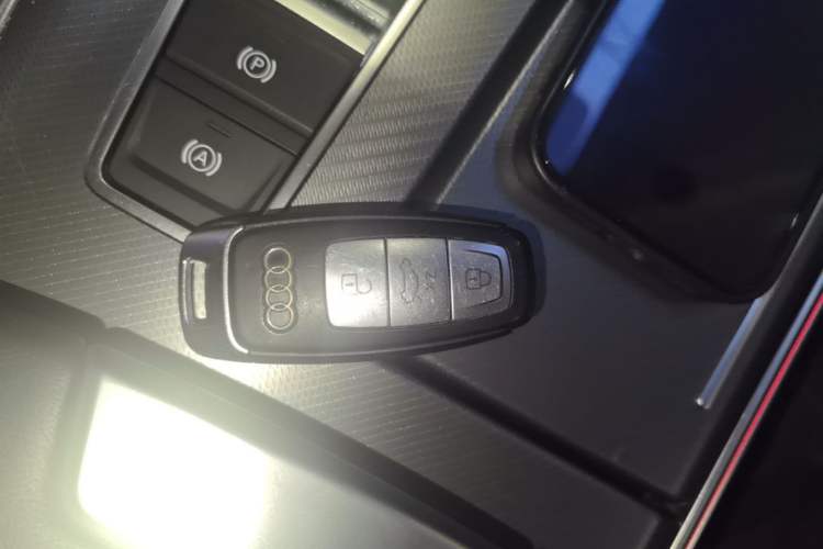 Used Audi A7L 2024 45TFSI S-line Dream-Building Edition Flow Crystal Package Vehicle Key