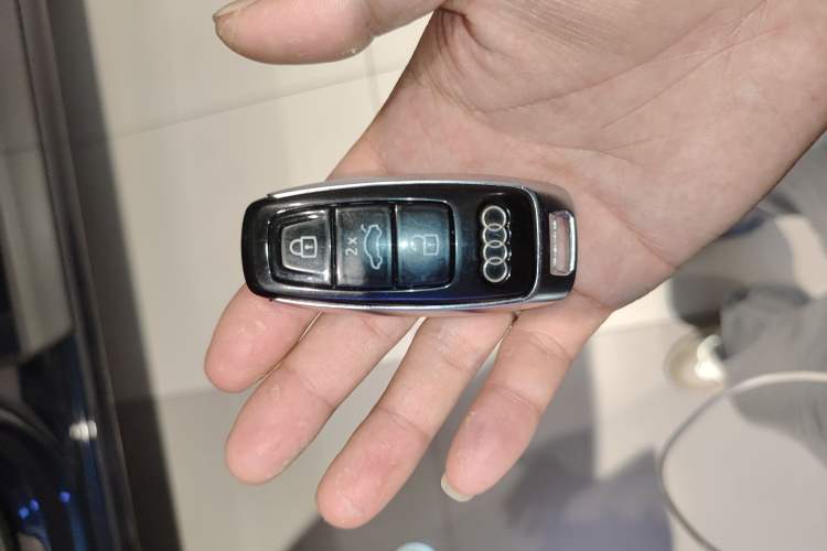 Used Audi A7L 2024 45TFSI S-line Dream-Building Edition Flow Crystal Package Vehicle Key