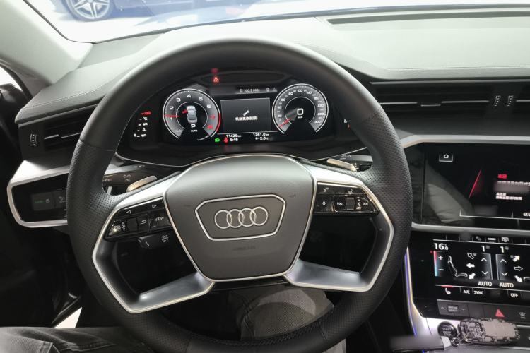 Used Audi A7L 2024 45TFSI quattro S-line Visionary Edition Flow Crystal Package Center Console