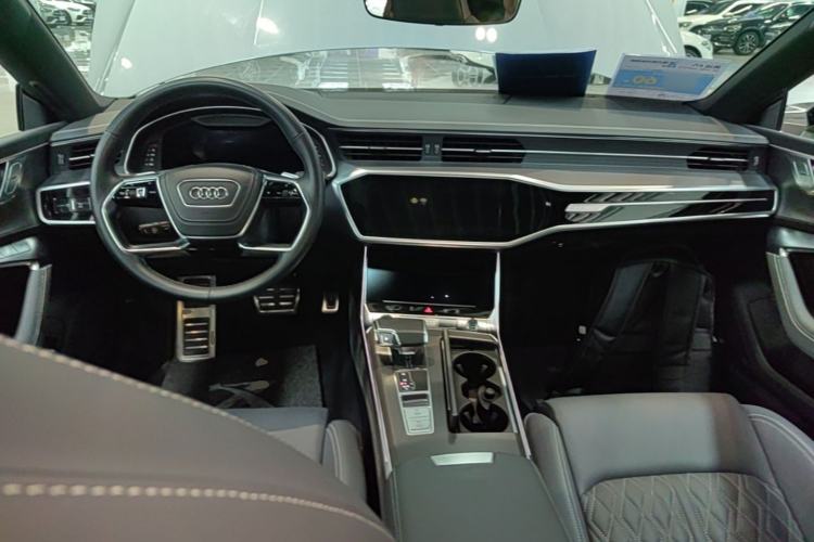 Used Audi A7L 2024 55 TFSI quattro Flagship Model Center Console