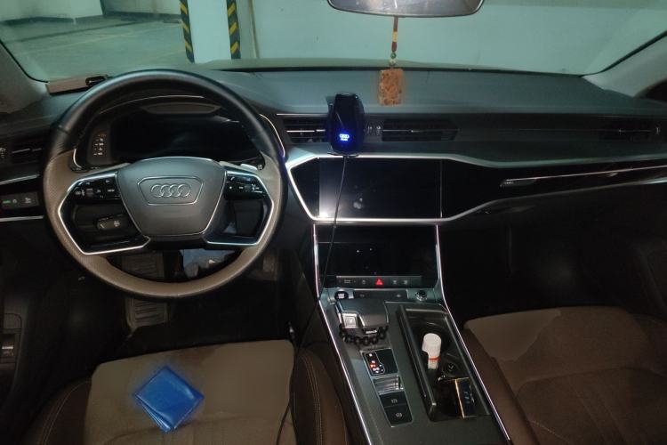 Used Audi A7L 2024 45TFSI S-line Dream-Building Edition Flow Crystal Package Center Console