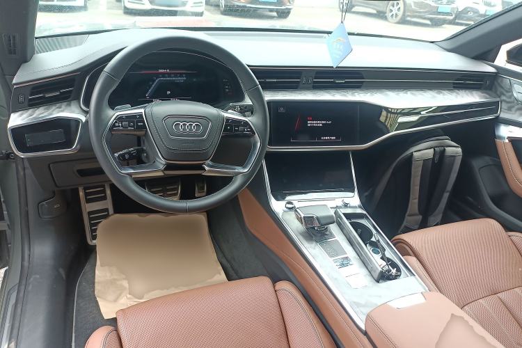 Used Audi A7L 2024 55TFSI quattro S-line Zhiyuan Edition with Obsidian Black Package Center Console