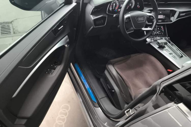 Used Audi A7L 2024 45TFSI quattro S-line Visionary Edition Flow Crystal Package Driver Seat