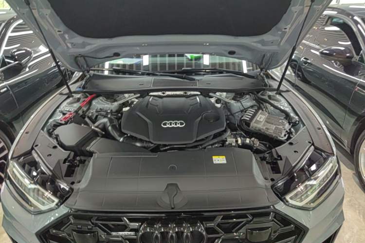 Used Audi A7L 2024 55 TFSI quattro Flagship Model Engine Bay