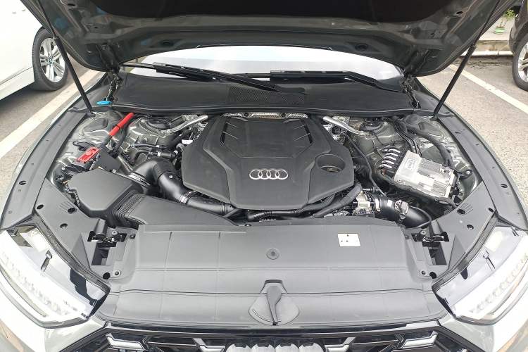 Used Audi A7L 2024 55TFSI quattro S-line Zhiyuan Edition with Obsidian Black Package Engine Bay