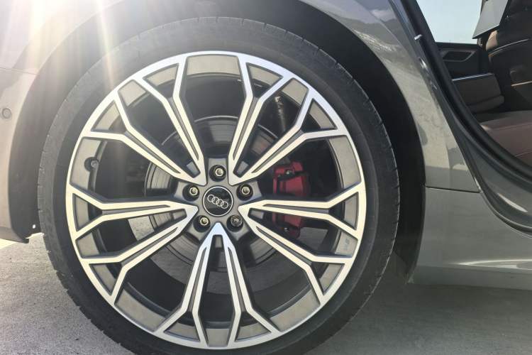 Used Audi A7L 2024 55TFSI quattro S-line Zhiyuan Edition with Obsidian Black Package Exterior 8