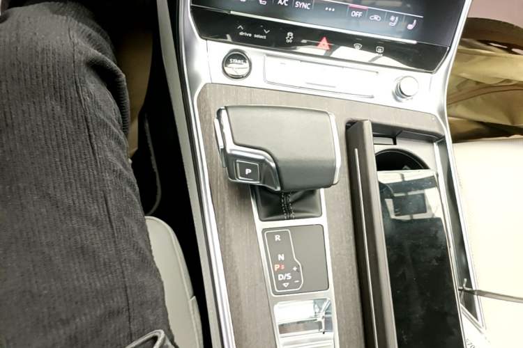 Used Audi A7L 2024 55 TFSI quattro Flagship Model Gear Lever
