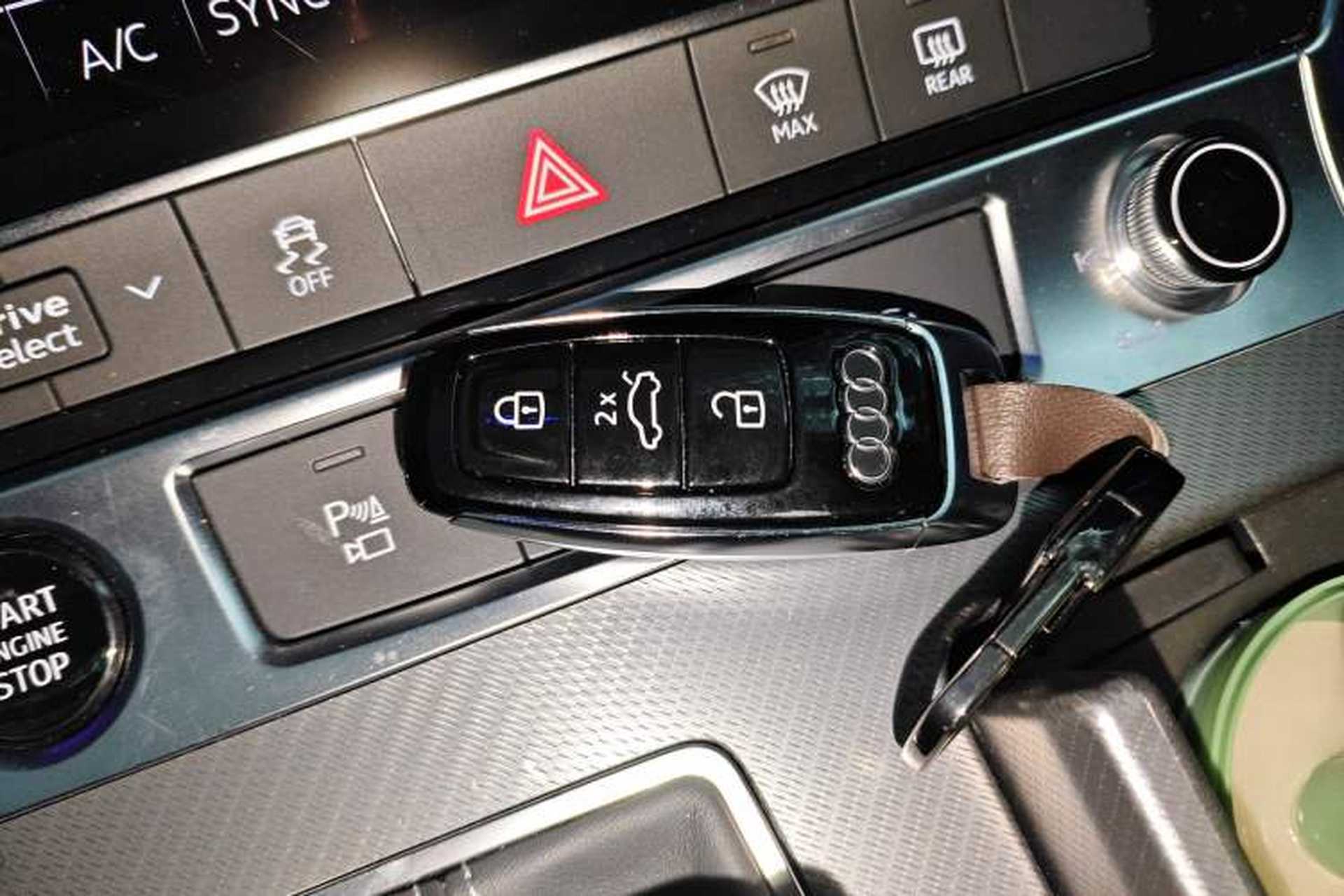 Used Audi A7L 2024 45TFSI S-line Dream-Building Edition Flow Crystal Package Interior 1