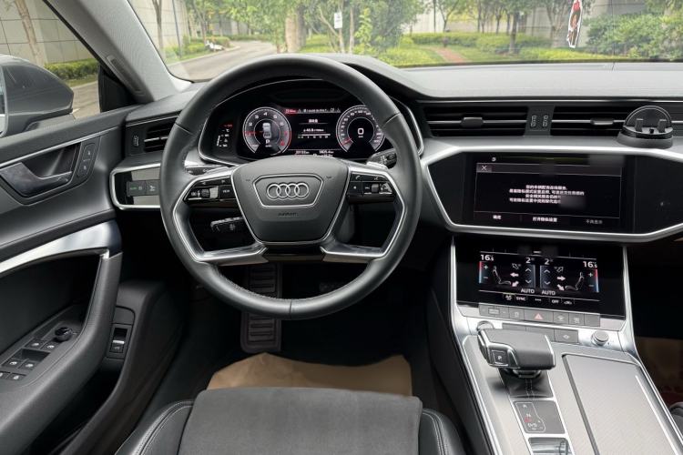 Used Audi A7L 2024 45TFSI S-line Dream-Building Edition Flow Crystal Package Interior 2