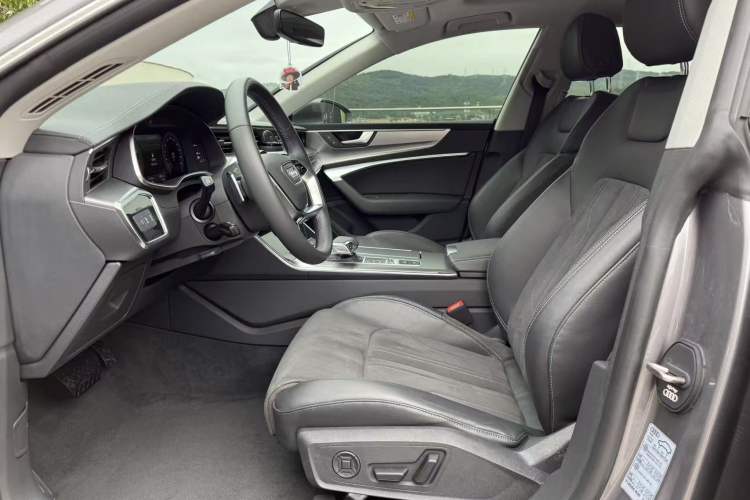 Used Audi A7L 2024 45TFSI S-line Dream-Building Edition Flow Crystal Package Interior 4
