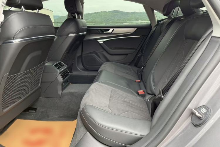 Used Audi A7L 2024 45TFSI S-line Dream-Building Edition Flow Crystal Package Interior 5