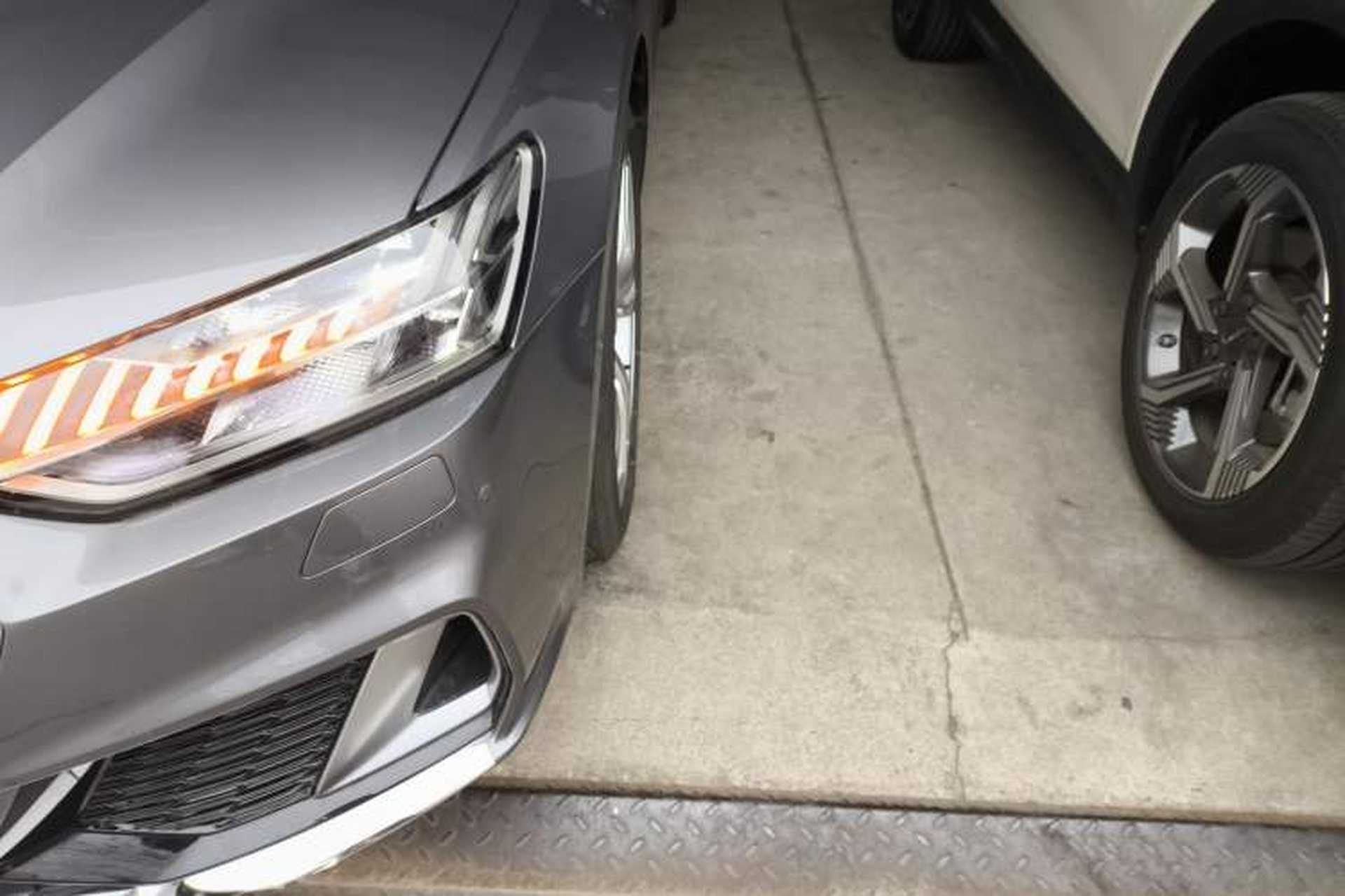 Used Audi A7L 2024 45TFSI quattro S-line Visionary Edition Flow Crystal Package Left Front Headlight