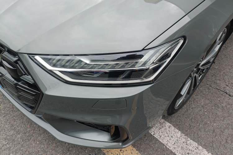 Used Audi A7L 2024 55TFSI quattro S-line Zhiyuan Edition with Obsidian Black Package Left Front Headlight