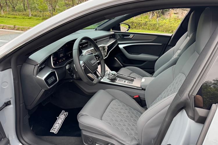 Used Audi A7L 2024 45TFSI quattro S-line Visionary Edition Flow Crystal Package Left Front Seat