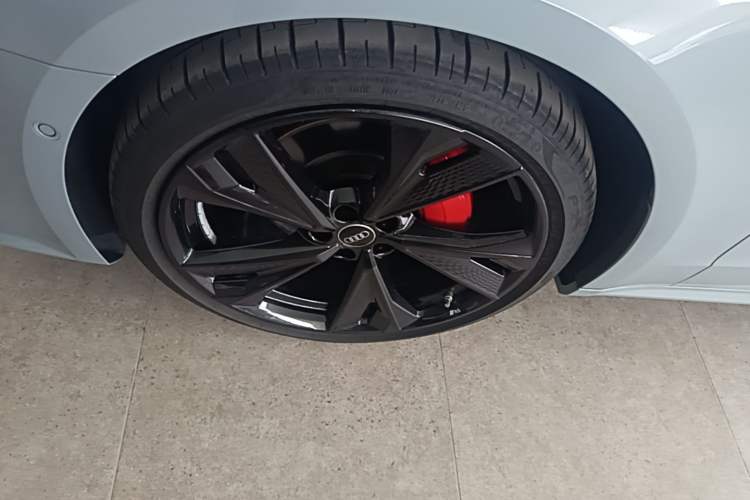 Used Audi A7L 2024 45 TFSI quattro RS Performance Edition Left Front Wheel Hub