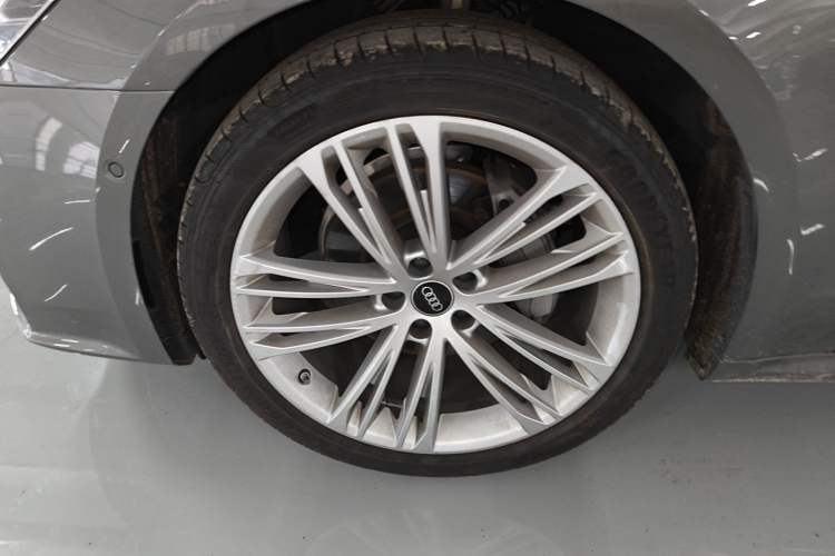 Used Audi A7L 2024 45 TFSI quattro Luxury Edition Left Front Wheel Hub