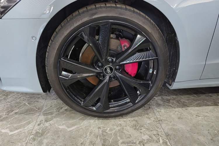 Used Audi A7L 2024 45 TFSI quattro RS Performance Edition Left Front Wheel Hub