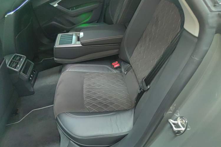 Used Audi A7L 2024 45TFSI quattro S-line Visionary Edition Flow Crystal Package Left Rear Seat
