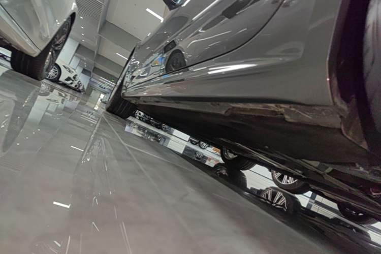 Used Audi A7L 2024 45TFSI quattro S-line Visionary Edition Flow Crystal Package Left Side Sill