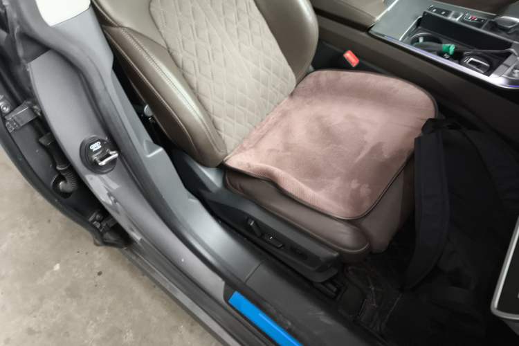 Used Audi A7L 2024 45TFSI quattro S-line Visionary Edition Flow Crystal Package Right Front Seat