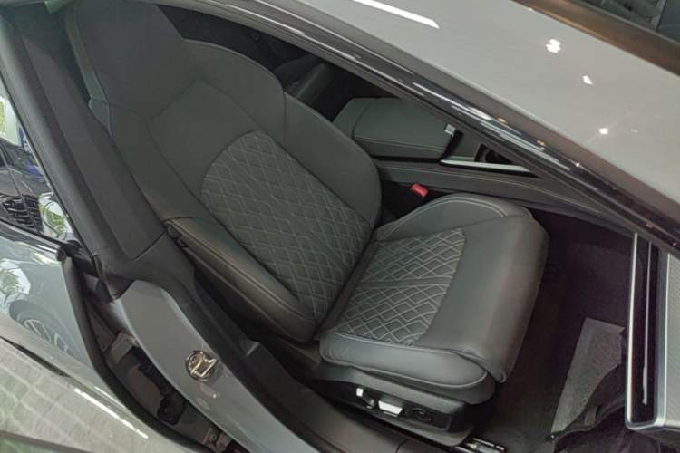 Used Audi A7L 2024 55 TFSI quattro Flagship Model Right Front Seat