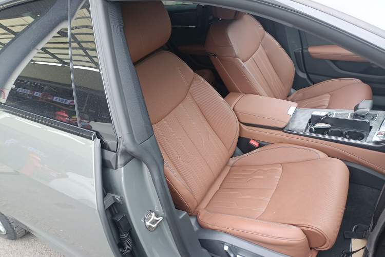 Used Audi A7L 2024 55TFSI quattro S-line Zhiyuan Edition with Obsidian Black Package Right Front Seat