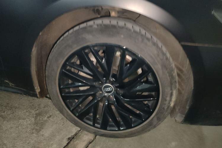 Used Audi A7L 2024 45TFSI S-line Dream-Building Edition Flow Crystal Package Right Front Wheel Hub