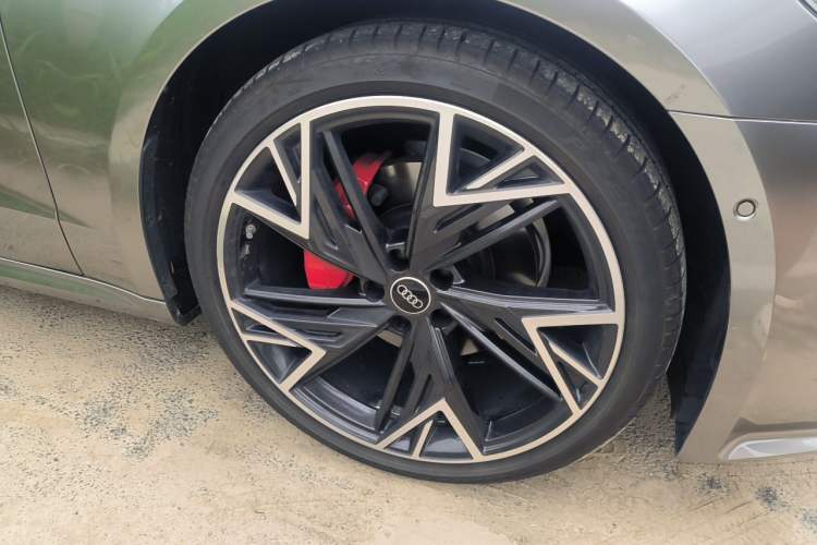 Used Audi A7L 2024 45 TFSI quattro Black Warrior Edition Right Front Wheel Hub