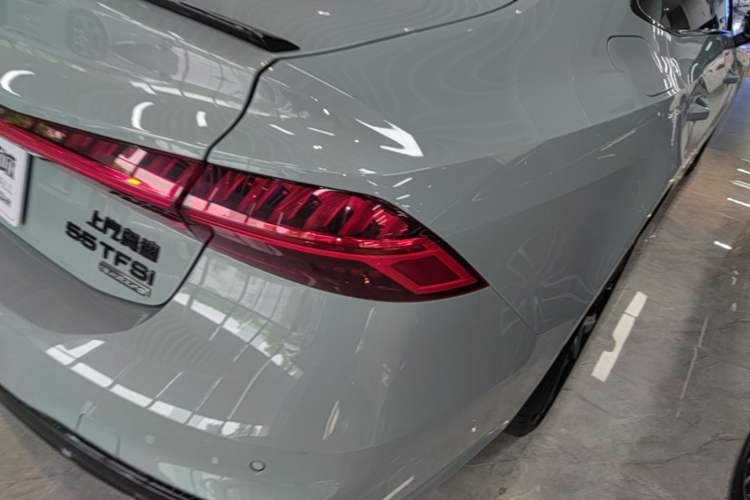 Used Audi A7L 2024 55 TFSI quattro Flagship Model Right Rear Taillight