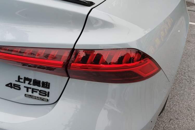 Used Audi A7L 2024 45 TFSI quattro RS Performance Edition Right Rear Taillight
