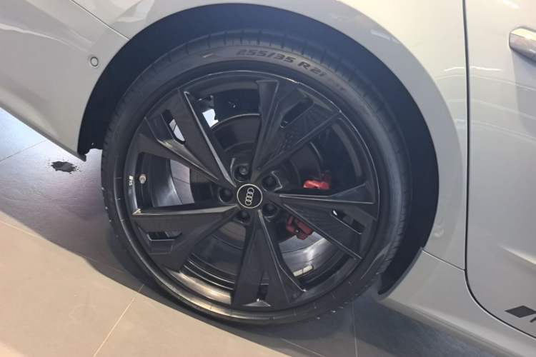 Used Audi A7L 2024 45 TFSI quattro RS Performance Edition Right Rear Wheel Hub