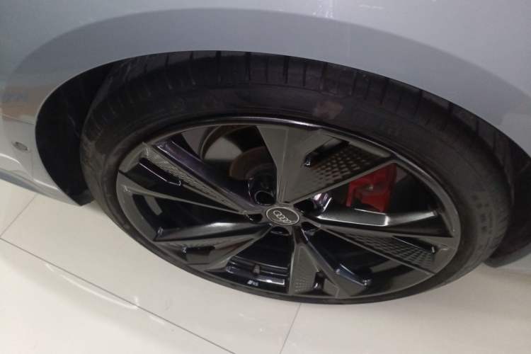 Used Audi A7L 2024 45 TFSI quattro RS Performance Edition Right Rear Wheel Hub