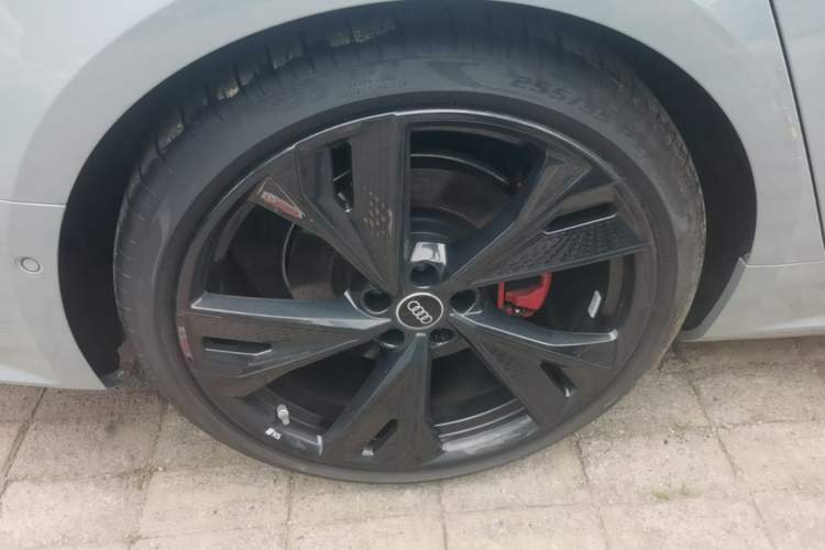 Used Audi A7L 2024 45 TFSI quattro Luxury Edition Right Rear Wheel Hub