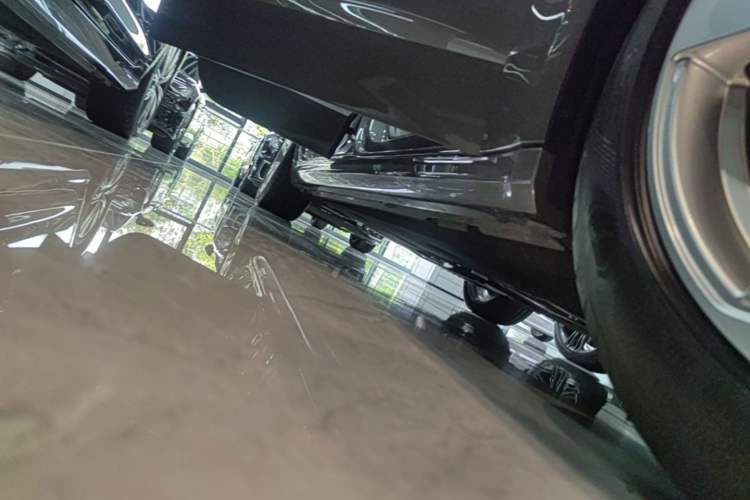 Used Audi A7L 2024 45TFSI quattro S-line Visionary Edition Flow Crystal Package Right Side Sill