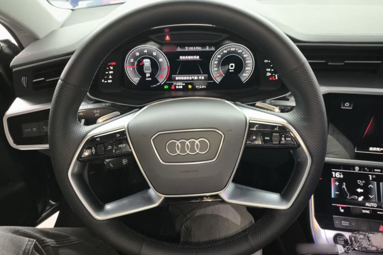 Used Audi A7L 2024 45TFSI quattro S-line Visionary Edition Flow Crystal Package Steering Wheel