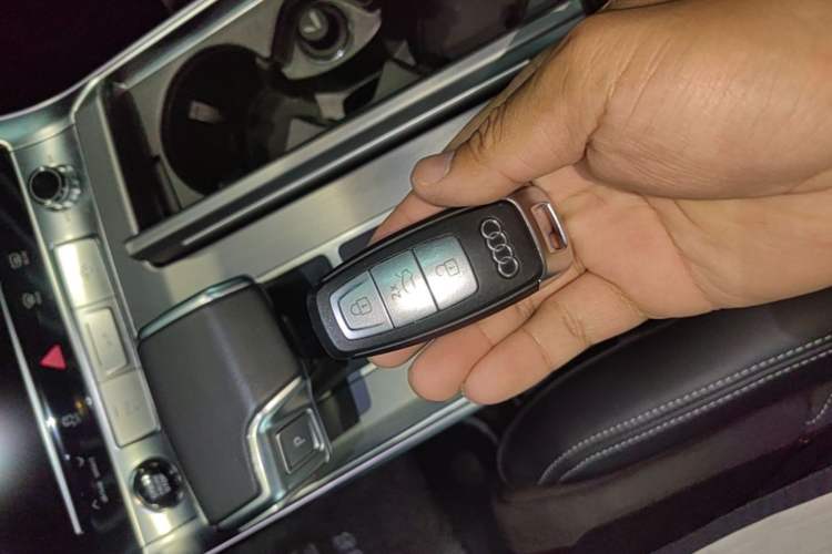 Used Audi A7L 2024 45TFSI quattro S-line Visionary Edition Flow Crystal Package Vehicle Key