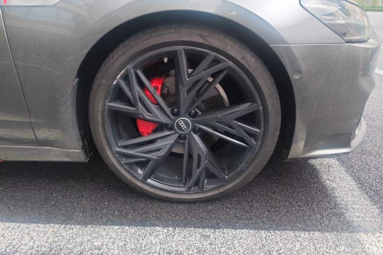Used Audi A7L 2024 45 TFSI quattro S-line Black Warrior Edition Right Front Wheel Hub
