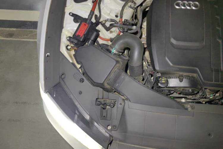 Used Audi A7L 2024 45TFSI quattro S-line Visionary Edition Flow Crystal Package Engine Bay Right