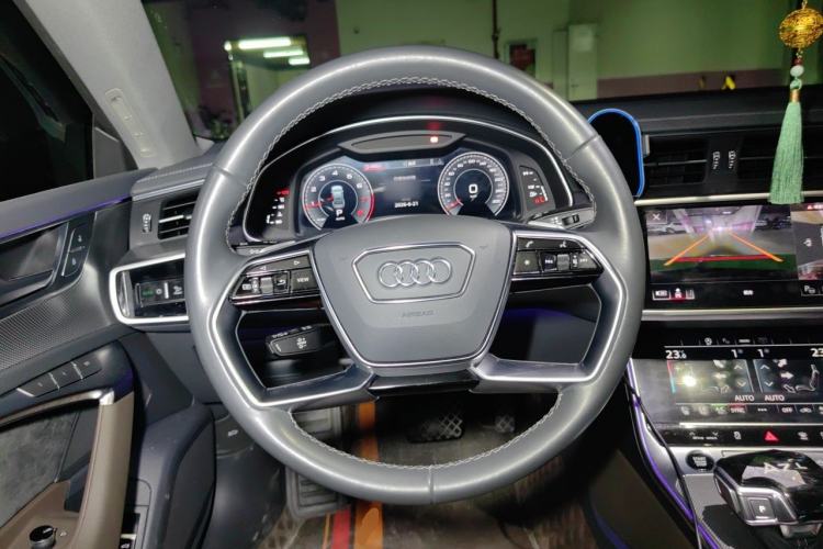 Used Audi A7L 2024 45TFSI quattro S-line Visionary Edition Flow Crystal Package Steering Wheel