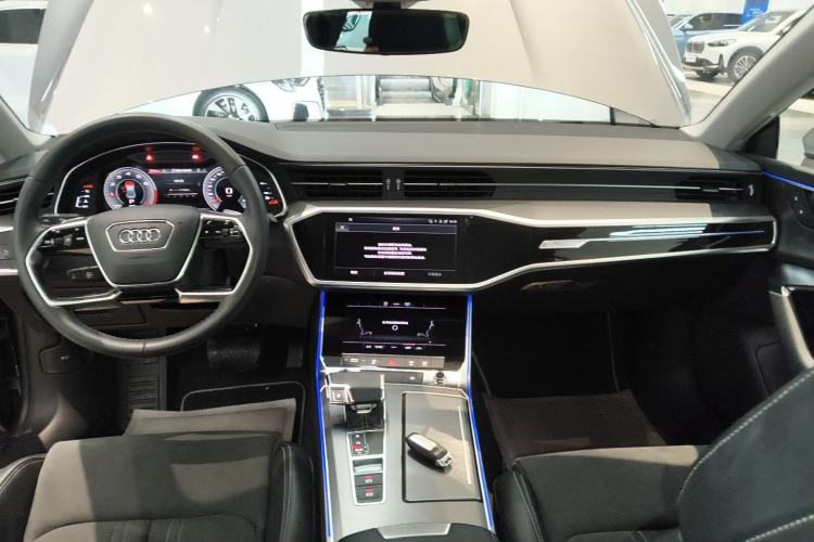 Used Audi A7L 2024 45TFSI S-line Dream-Building Edition Flow Crystal Package Center Console