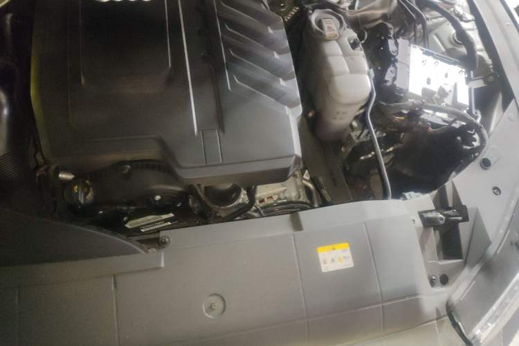 Used Audi A7L 2024 45TFSI S-line Dream-Building Edition Flow Crystal Package Engine Bay Left
