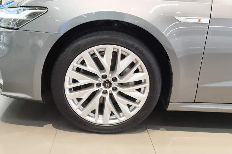 Used Audi A7L 2024 45TFSI S-line Dream-Building Edition Flow Crystal Package Exterior 4