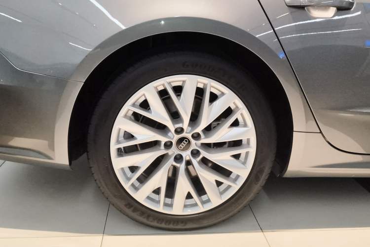 Used Audi A7L 2024 45TFSI S-line Dream-Building Edition Flow Crystal Package Exterior 5